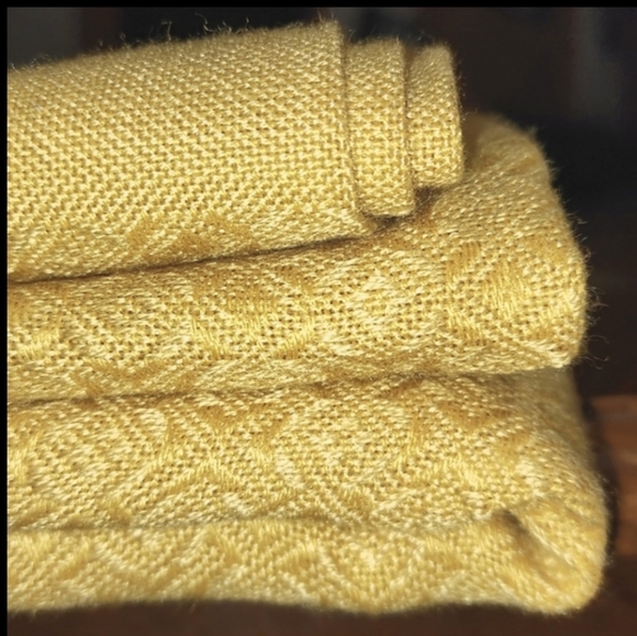 Luxury Table Linen Golden tablecloth 78x60 hand sewn - Picture 13 of 14